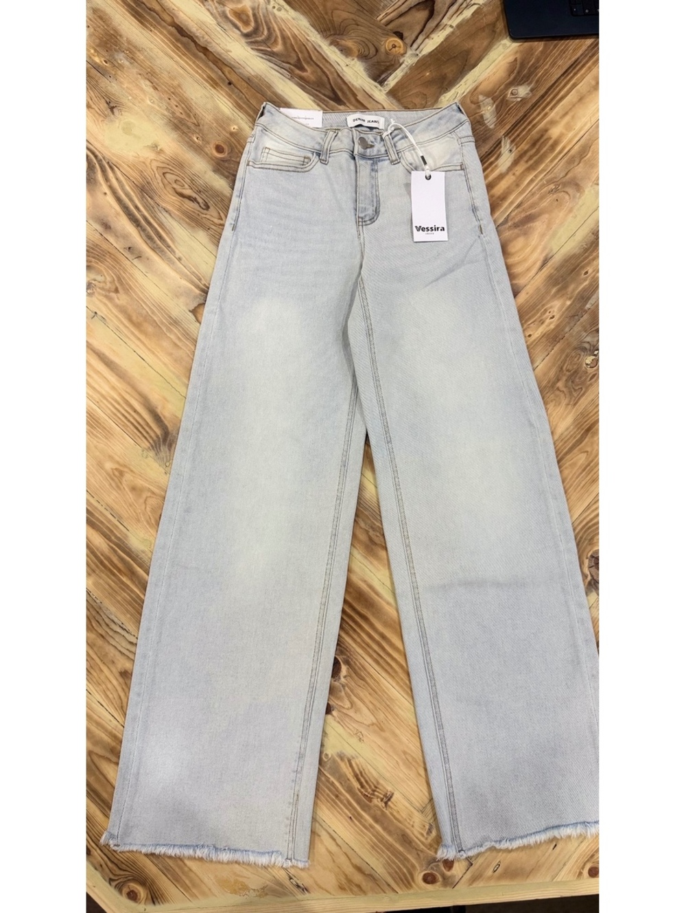Vessira Women's Wide Leg Jeans – Light Wash Raw HemNWT